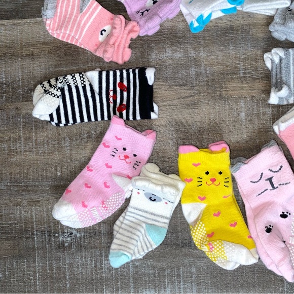 Lot of 12 Kitty & Miscellaneous Baby Socks - Picture 2 of 6